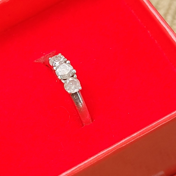 PAST ,PRESENT, AND FUTURE DIAMOND RING - Picture 6 of 8